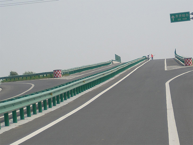 玉溪高速公路护栏的材质与规格